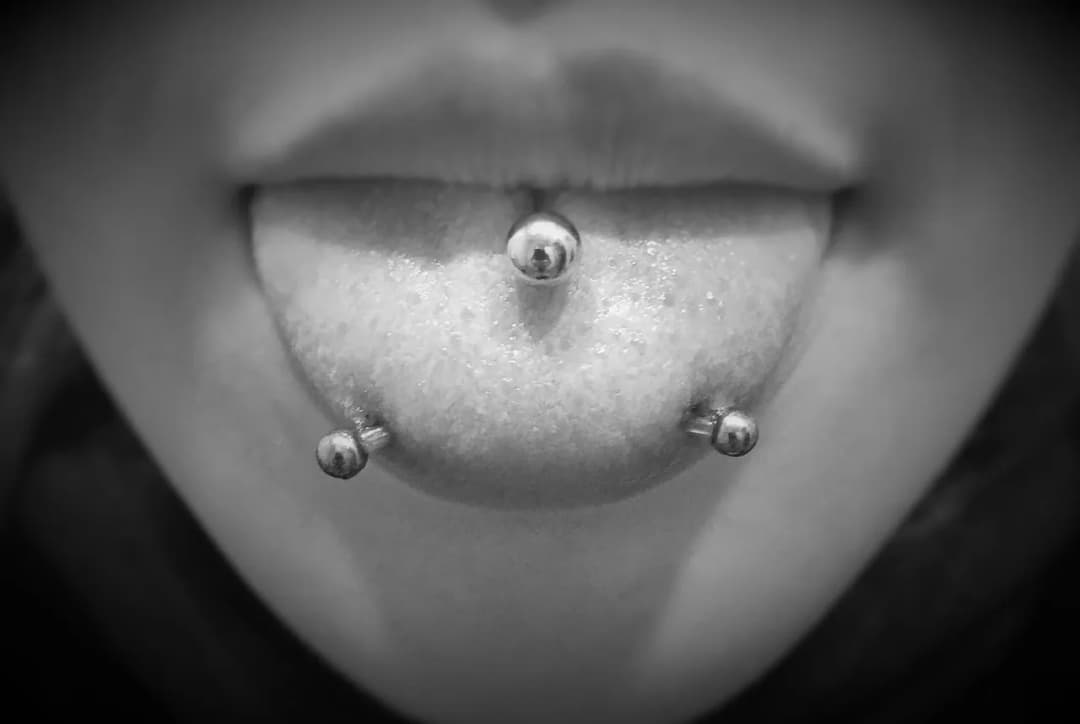 Jak szybko i bezpiecznie przyspieszyć gojenie piercingu – uniknij błędów i infekcji