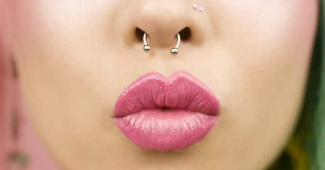 Czym jest piercing? Rodzaje, proces przekłuwania i ryzyka, o których musisz wiedzieć