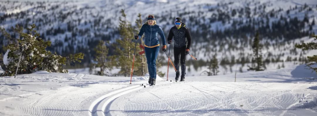 Jak się ubrać na narty biegowe, aby uniknąć zimna i przegrzania