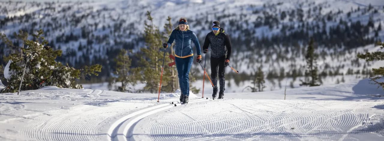 Jak się ubrać na narty biegowe, aby uniknąć zimna i przegrzania
