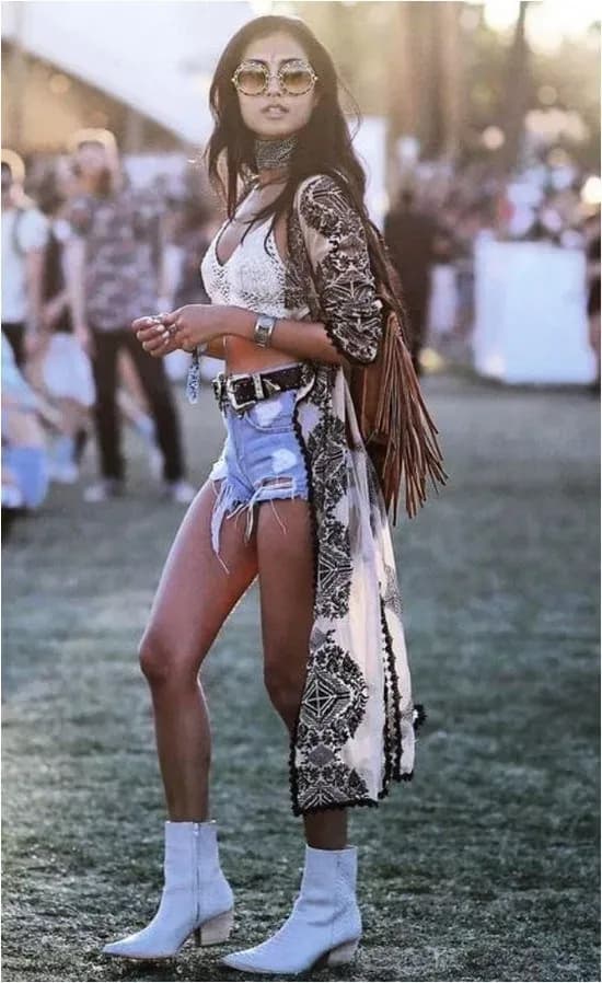 Najlepsze pomysły na outfit na festiwal: modne i wygodne stylizacje dla każdego