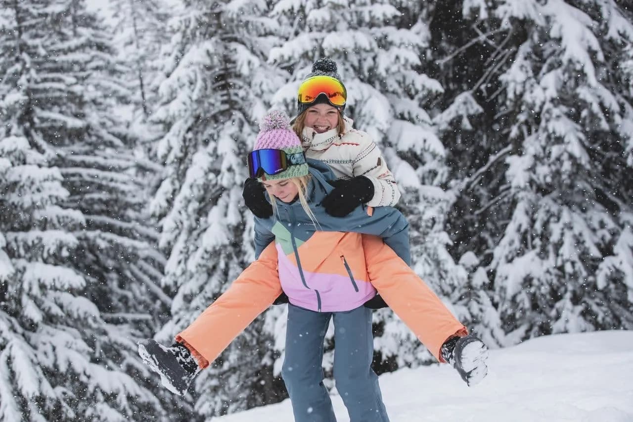 Jak wybrać idealny outfit na narty i uniknąć błędów w doborze stroju narciarskiego