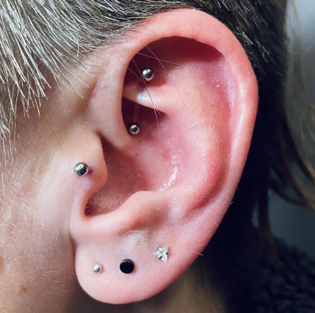 Najlepsze salony piercingu w Warszawie – gdzie bezpiecznie zrobić piercing?