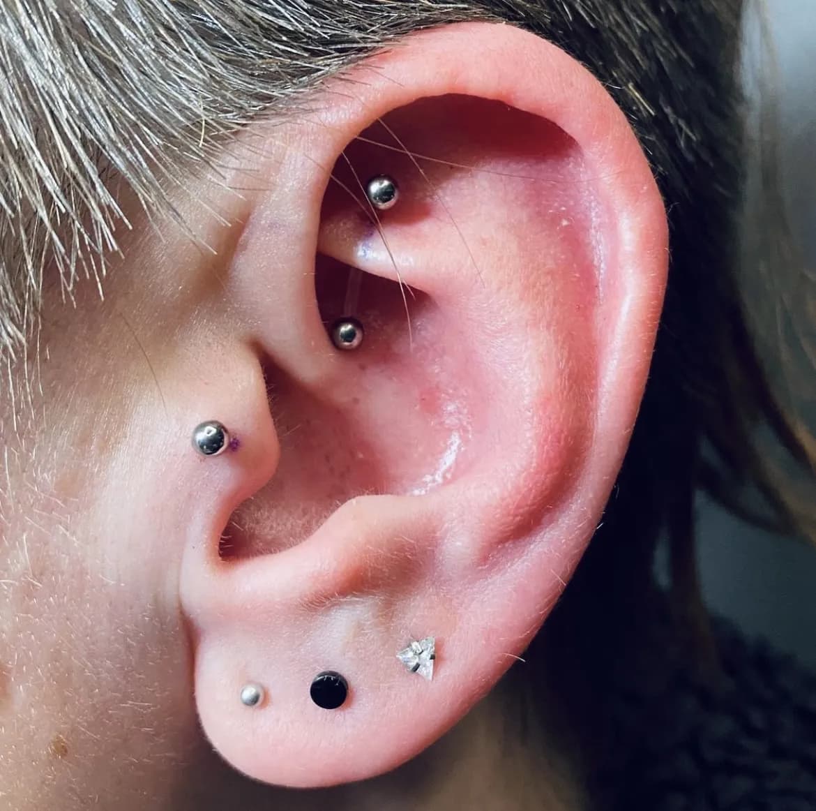 Najlepsze salony piercingu w Warszawie – gdzie bezpiecznie zrobić piercing?