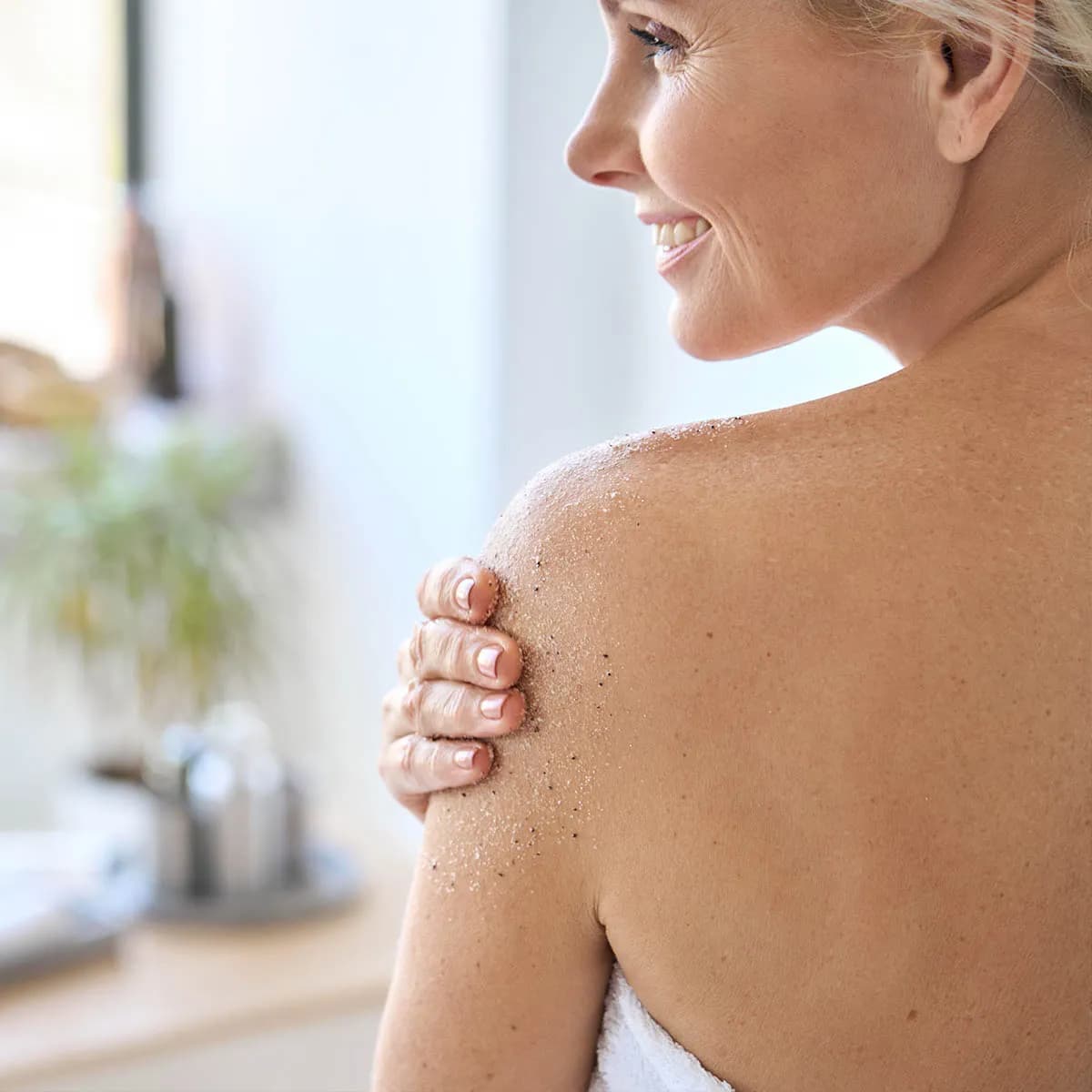 Najlepsze peelingi do ciała - wybierz idealny produkt dla siebie